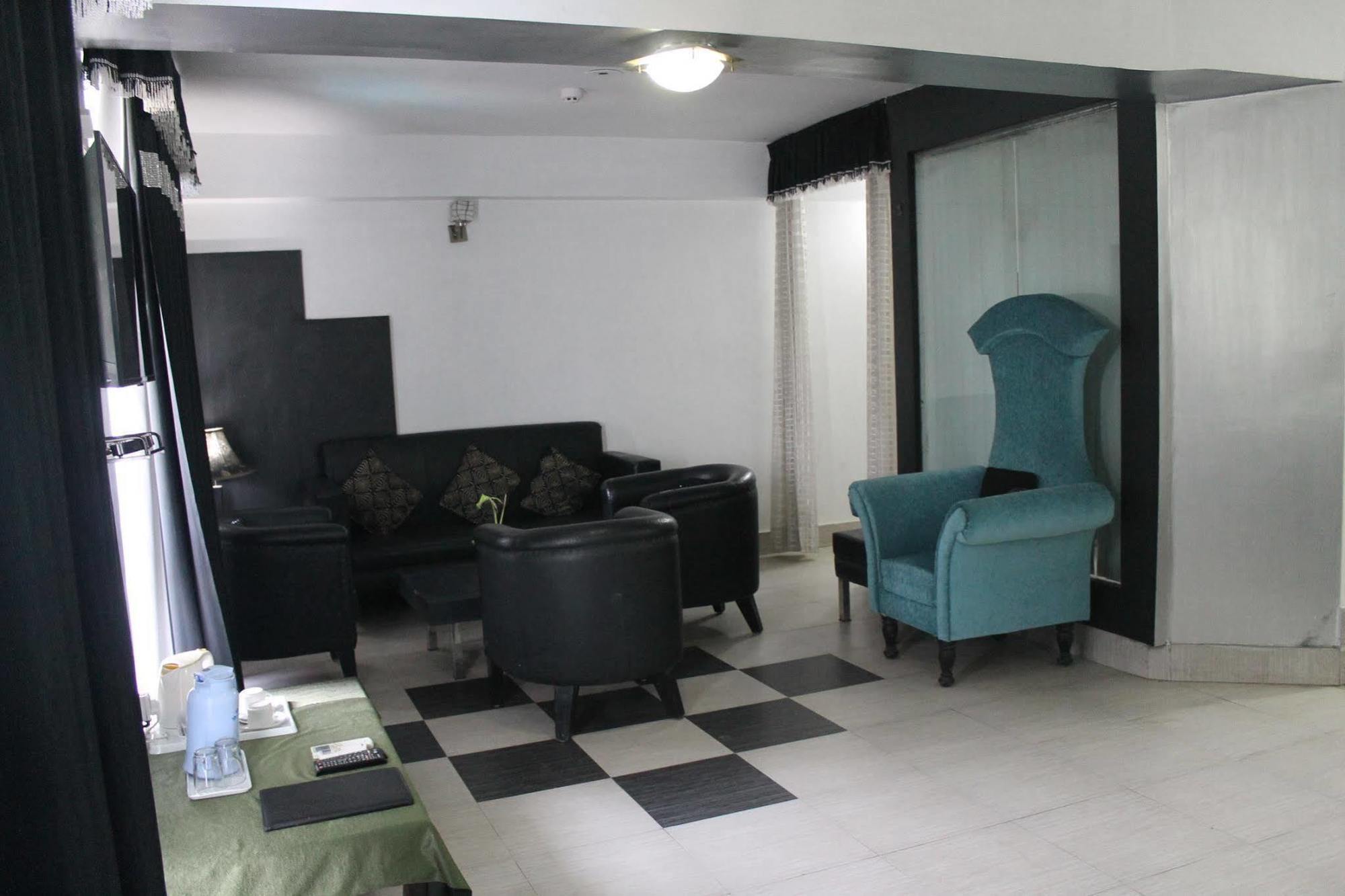Aravali Clarks Inn Алвар Екстериор снимка