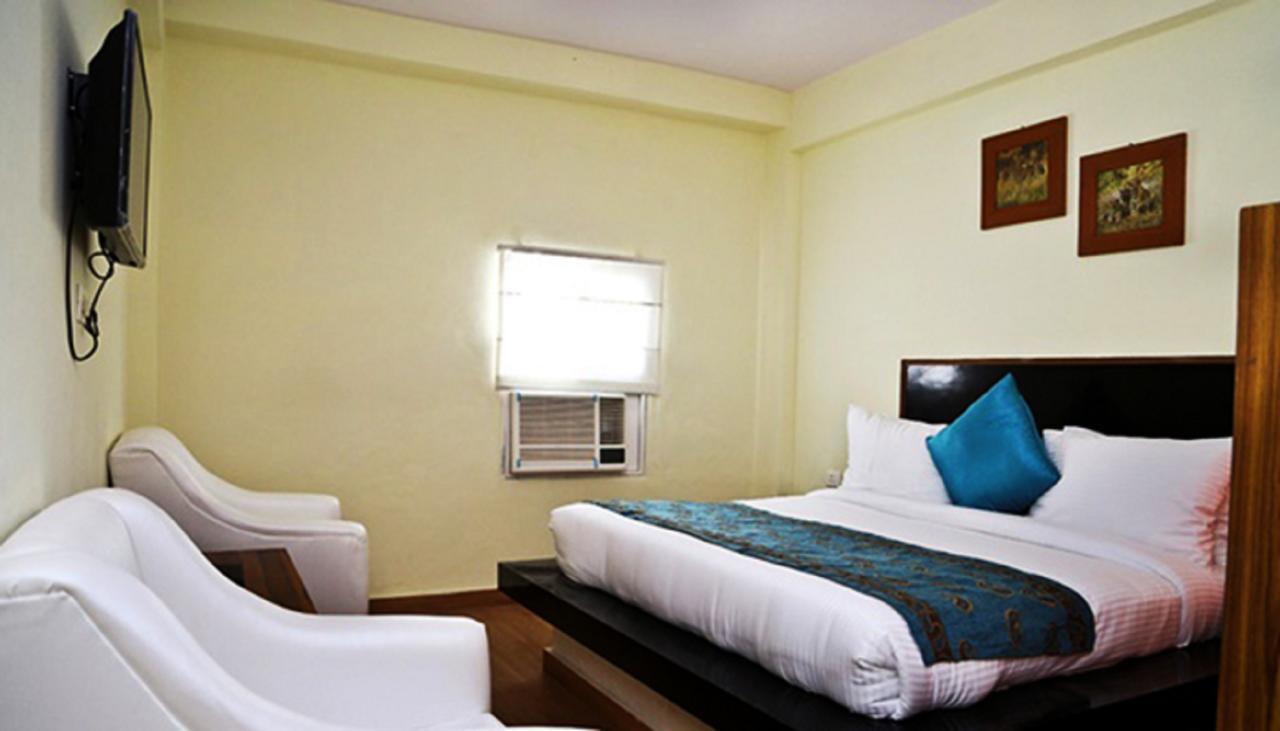 Aravali Clarks Inn Алвар Екстериор снимка