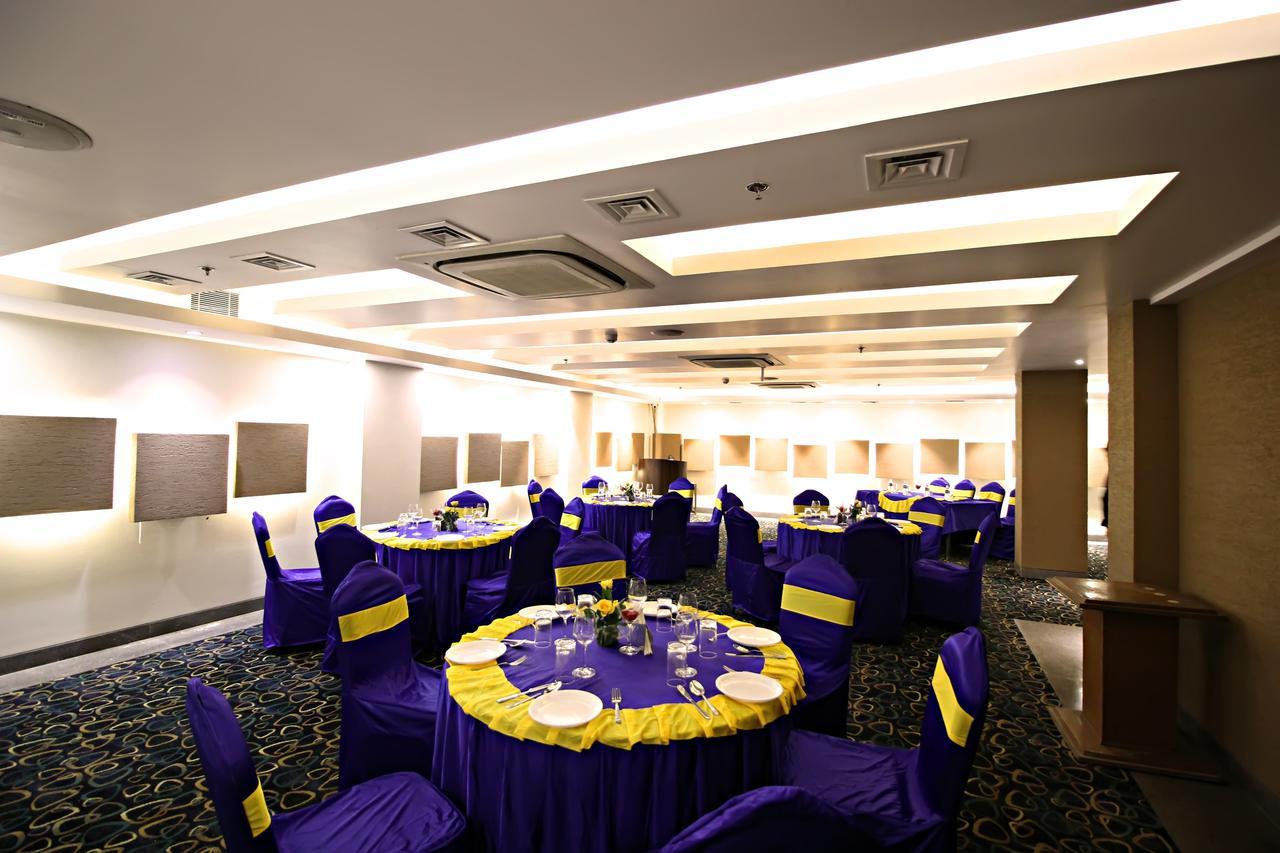 Aravali Clarks Inn Алвар Екстериор снимка
