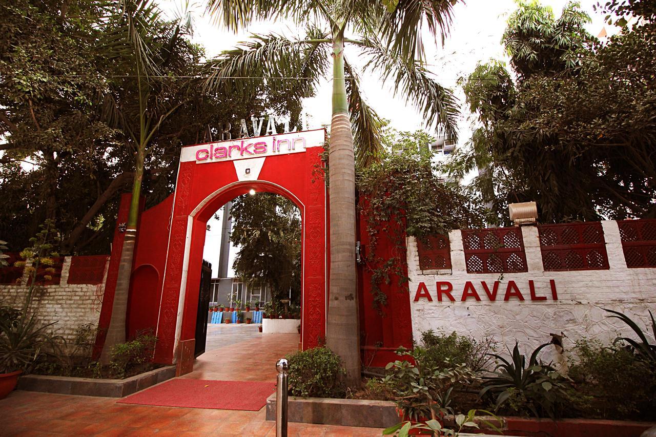 Aravali Clarks Inn Алвар Екстериор снимка