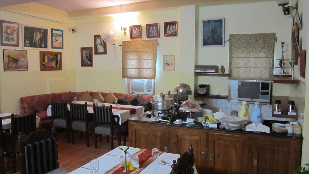 Aravali Clarks Inn Алвар Екстериор снимка